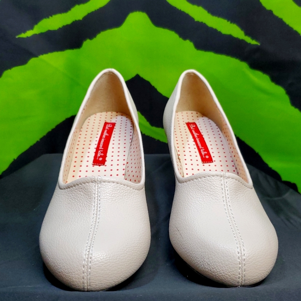 B.A.I.T. Footwear Ramalt - White Faux Textured Leather Wedge Size 8.5